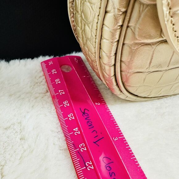 MCM Mode Travia Crossbody Bag Gold Croco Embossed with 24K Gold Plated Logo NWT - Picture 10 of 13